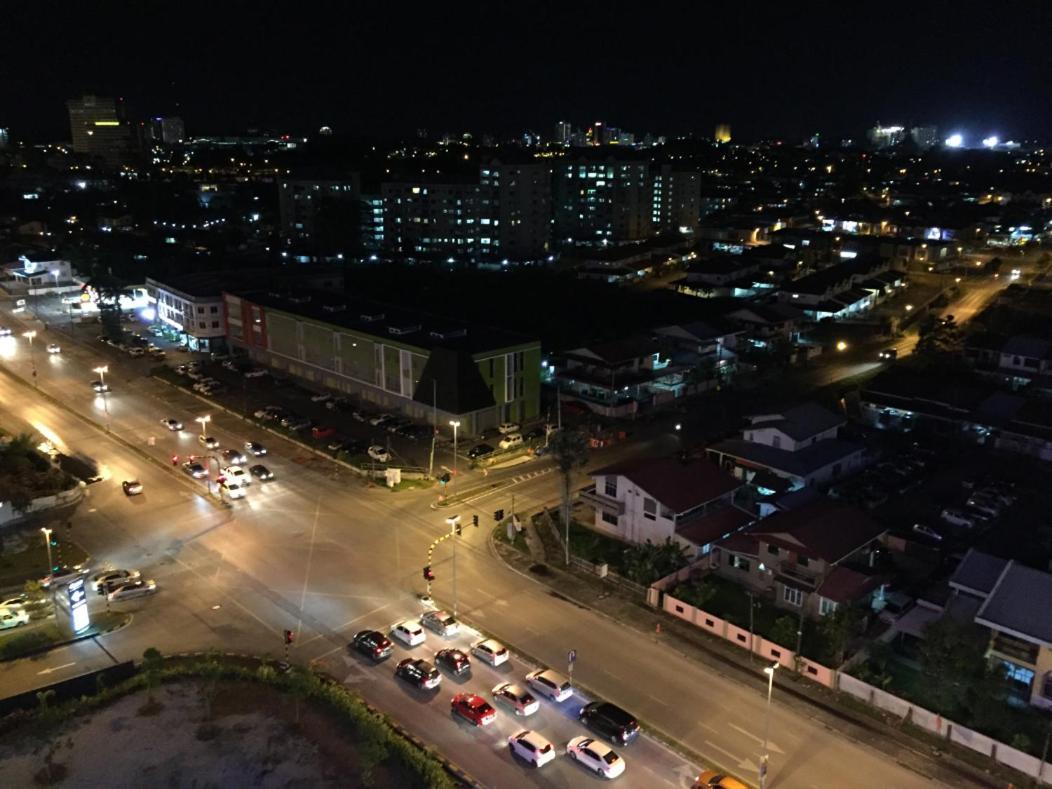 Jeff And Ricky Homestay Vivacity Megamall Kuching Exterior photo